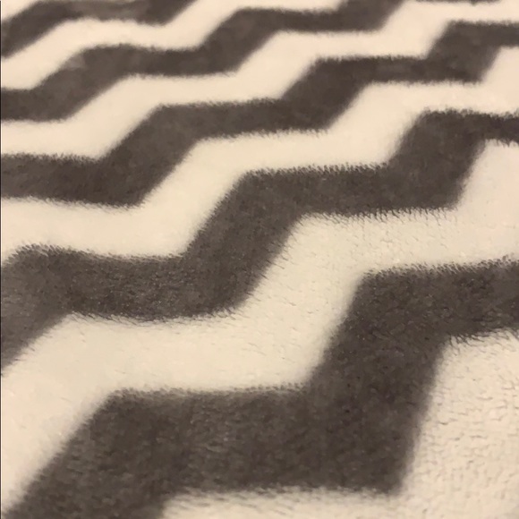 Grey & White Chevron Plush Throw - Picture 4 of 6
